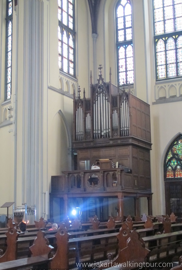 big piano in katedral church jakarta