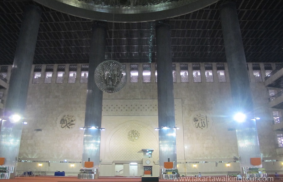 tallest pillar inside istiqlal mosque jakarta